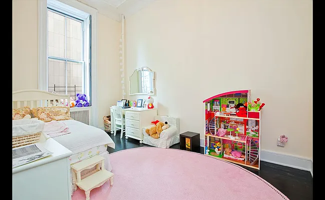 Rented by Douglas Elliman | media 7