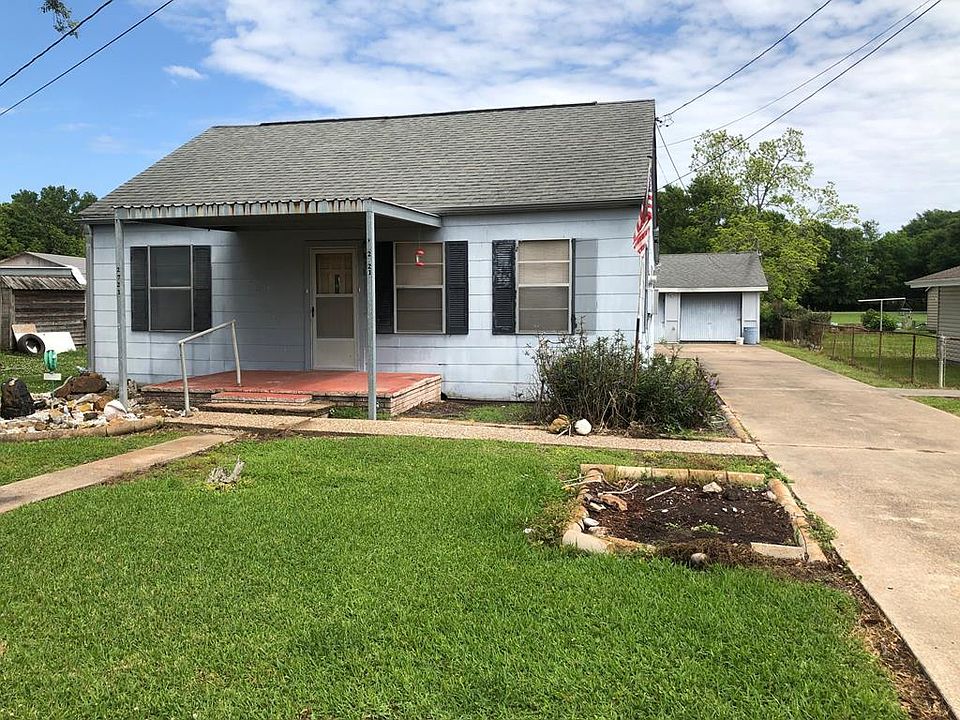 1st image of 2721 62nd St