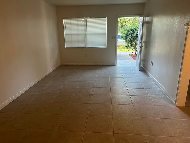 820 SW 9th St #1-8 — Photo 1