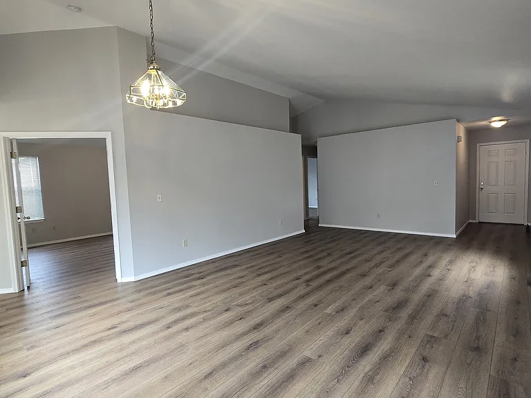 1005 Ridgeview Dr — Photo 4