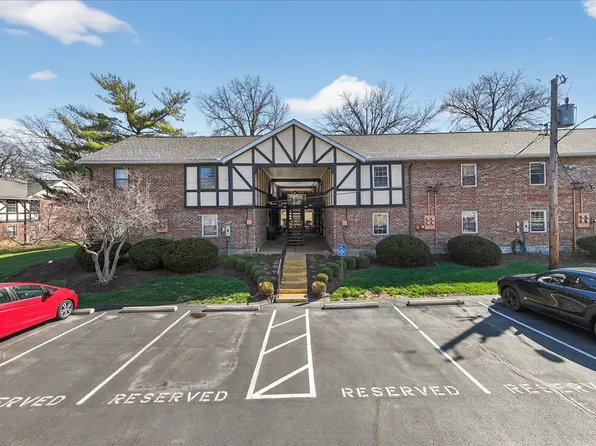 1040 Pinegate Dr, Saint Louis, MO 63122