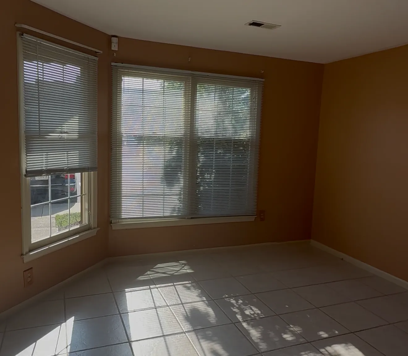 3 bed, 2.5 bath, 1384 sqft, $2,450 — Photo 3