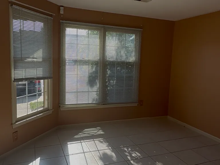 3182 Westdale Ct — Photo 3