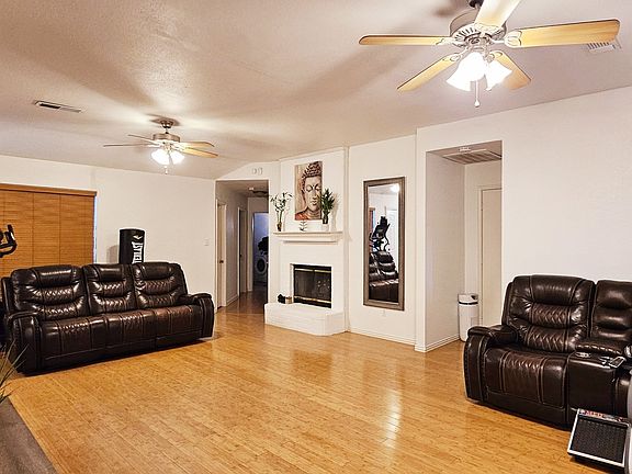 5th image of 905 Crestwood Dr