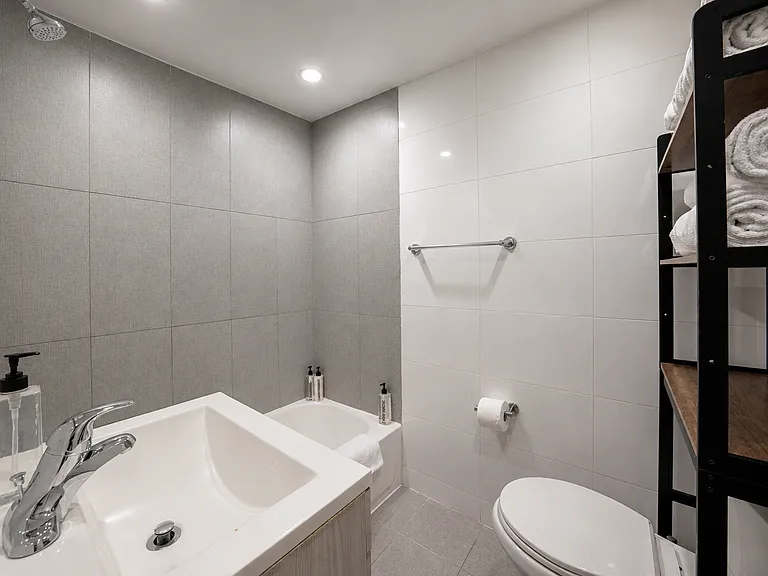 12 Roosevelt Pl #1 — Photo 5