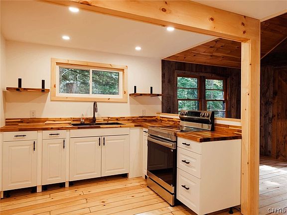 3rd image of 4066 Lakeview Rd