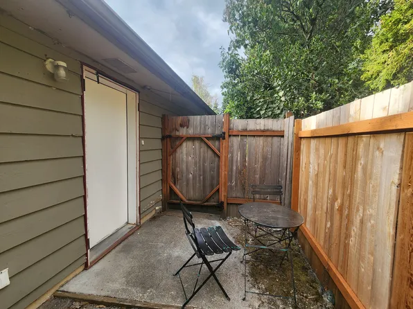 709 S 197th St, Seattle, WA 98148