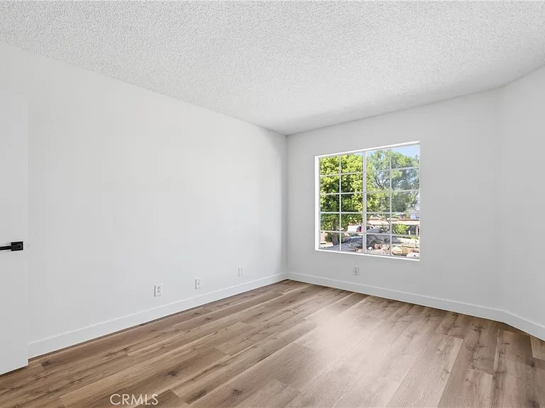 4900 N Grand Ave #103 — Photo 12