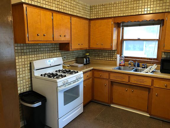 4th image of 11009 S Avenue M