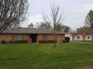 903 E Letava Dr, Mabank, TX 75147