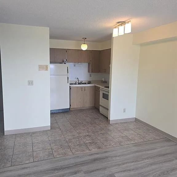 150 Park St W #811 — Photo 7