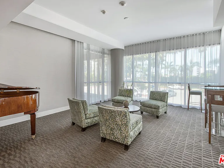 13650 Marina Pointe Dr #906 — Photo 35