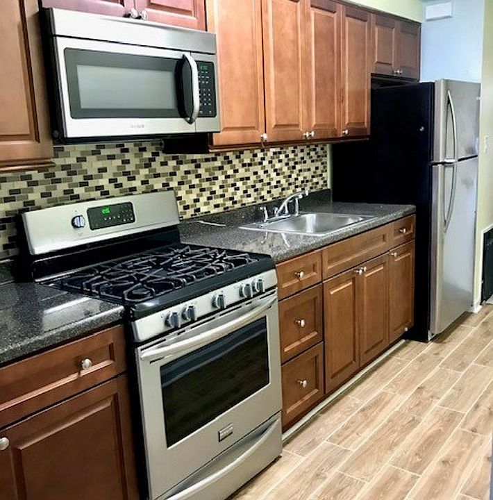 1st image of 1376 E 53rd St #1