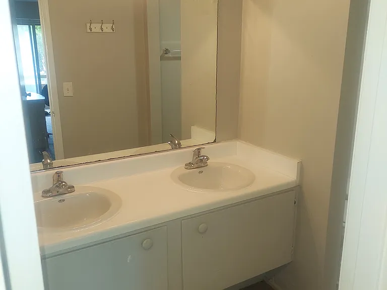 711 Arch St #102 — Photo 8