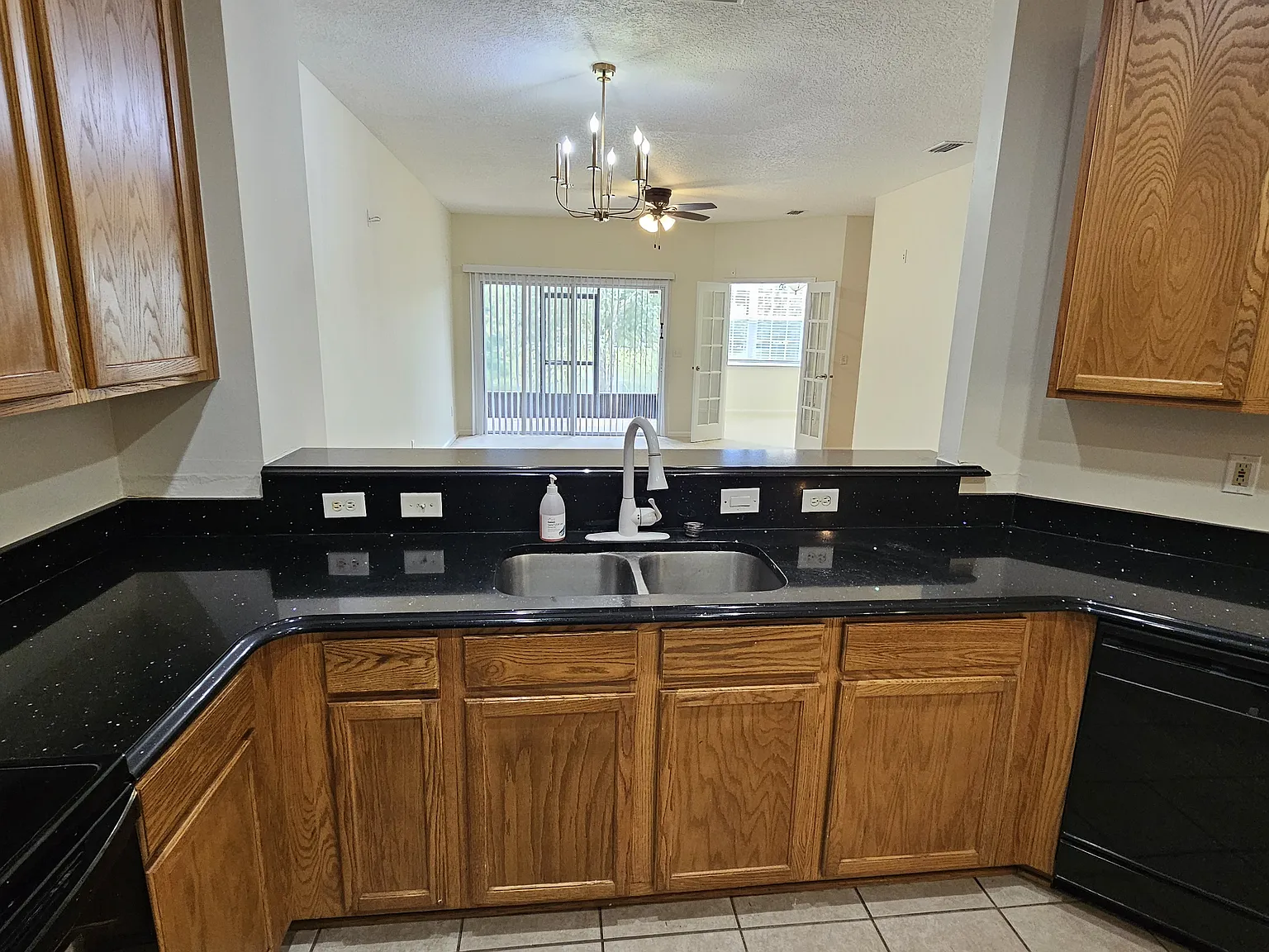 3 bed, 1779 sqft, $2,200 — Photo 4