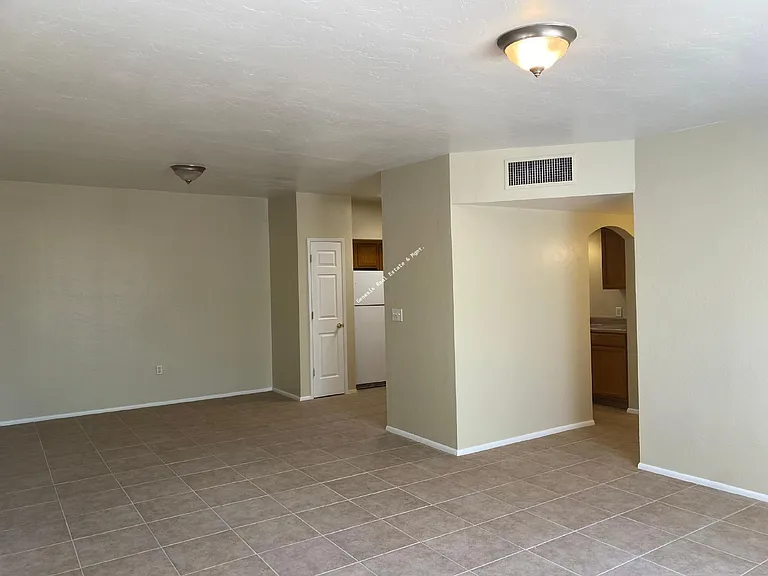 7047 S 6th Ave #1 — Photo 8