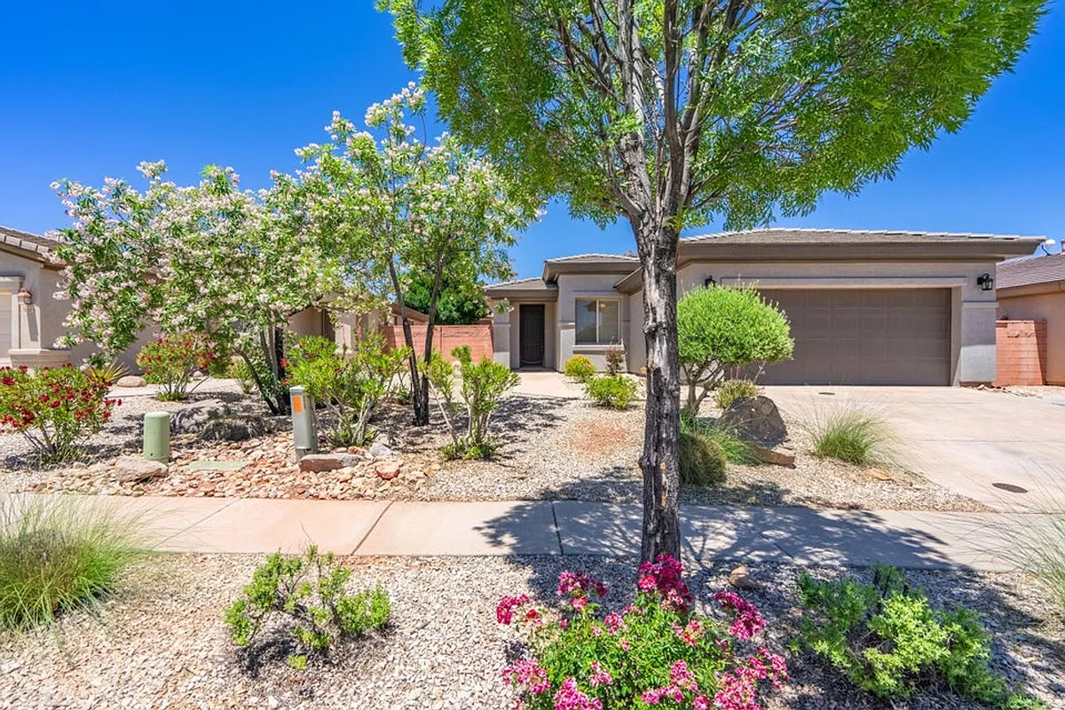 Building Photo - 3585 E Sweetwater Springs Dr