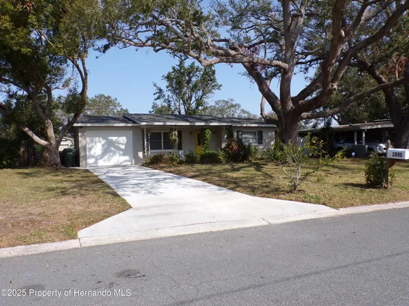 2895 Huntington Dr, Largo, FL 33771