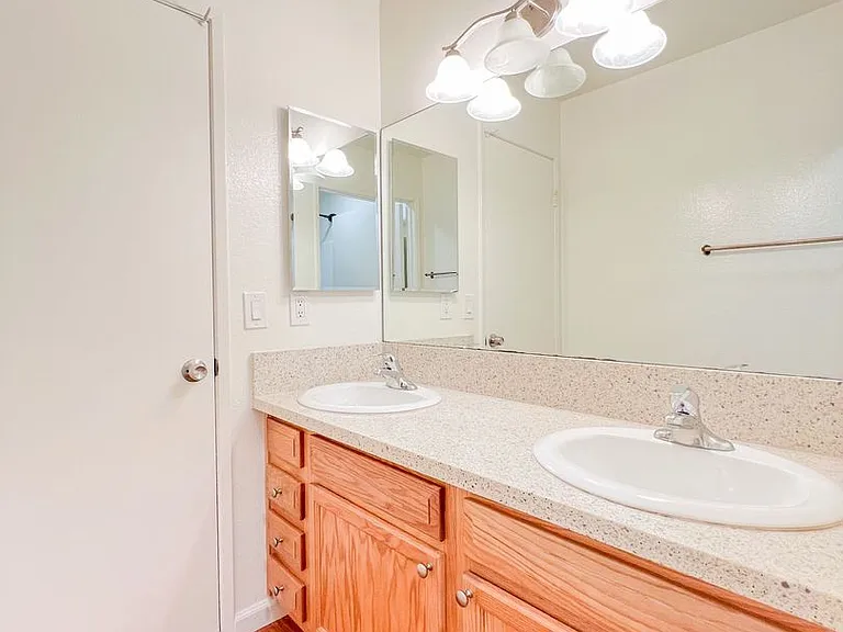 3902Howard — Photo 11