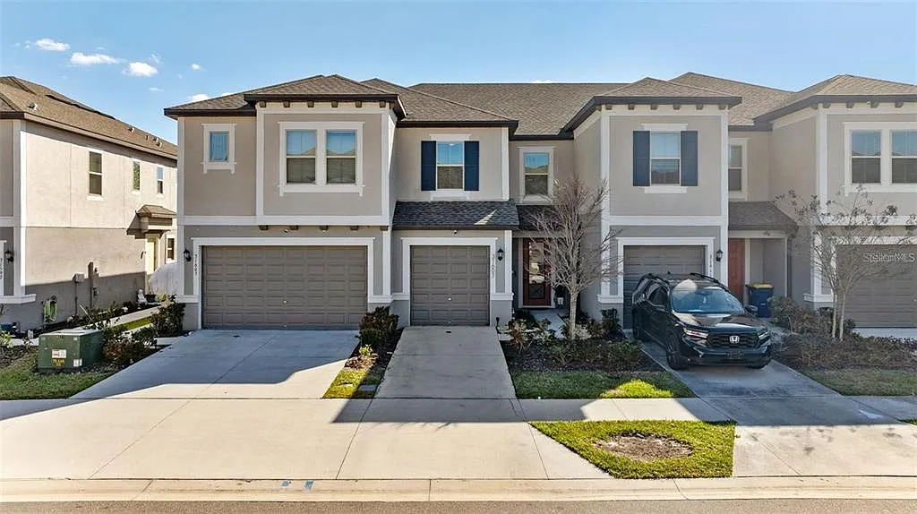 3 bed, 2.5 bath, 1597 sqft, $2,185 — Photo 1