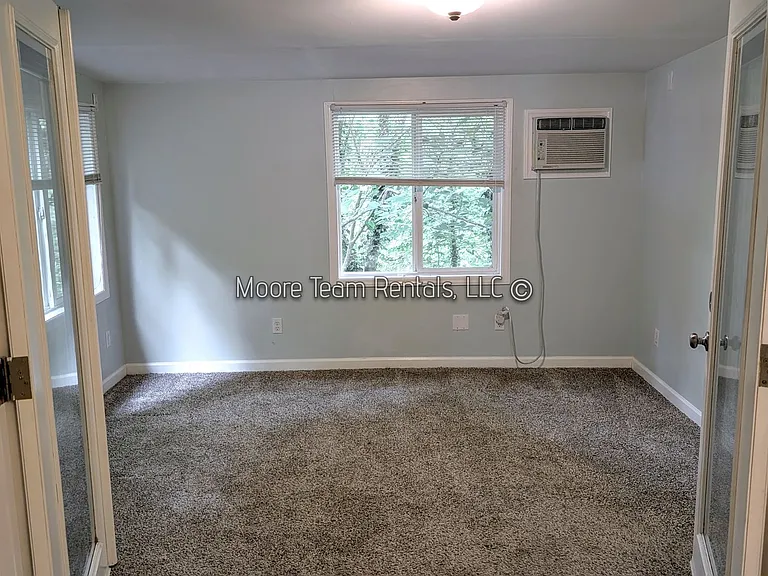 348 Browning Ave — Photo 8
