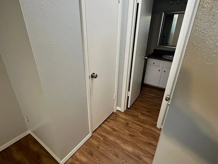 6014 Northwest Expy #B — Photo 5