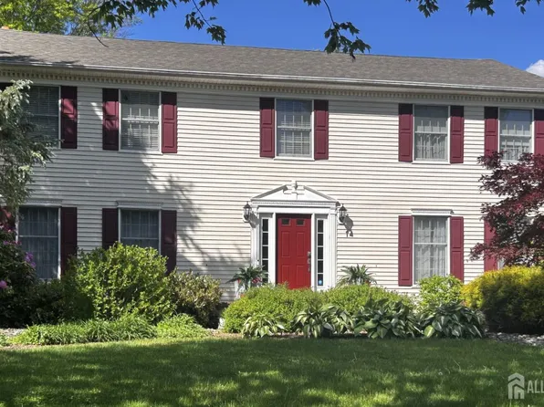 14 Alexander Dr, Monroe Township, NJ 08831