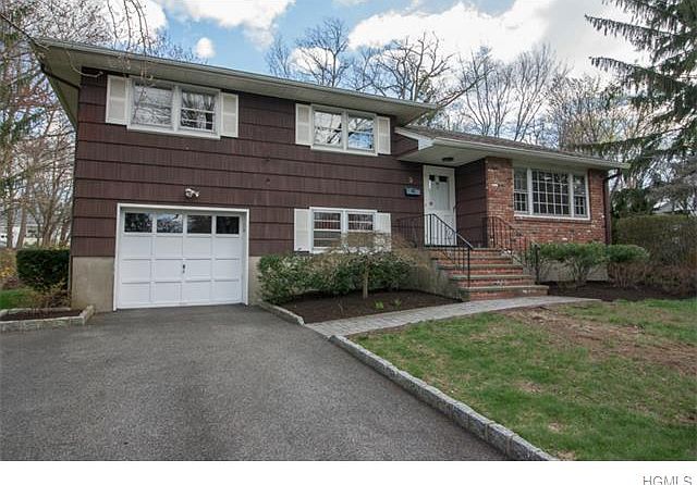 1st image of 3 Deerwood Dr