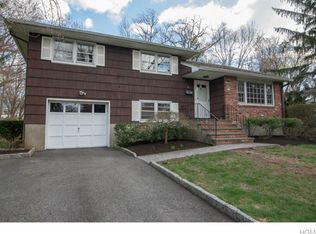 3 Deerwood Dr, New City, NY 10956