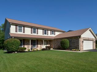 1924 N Carlyle Pl, Arlington Heights, IL 60004