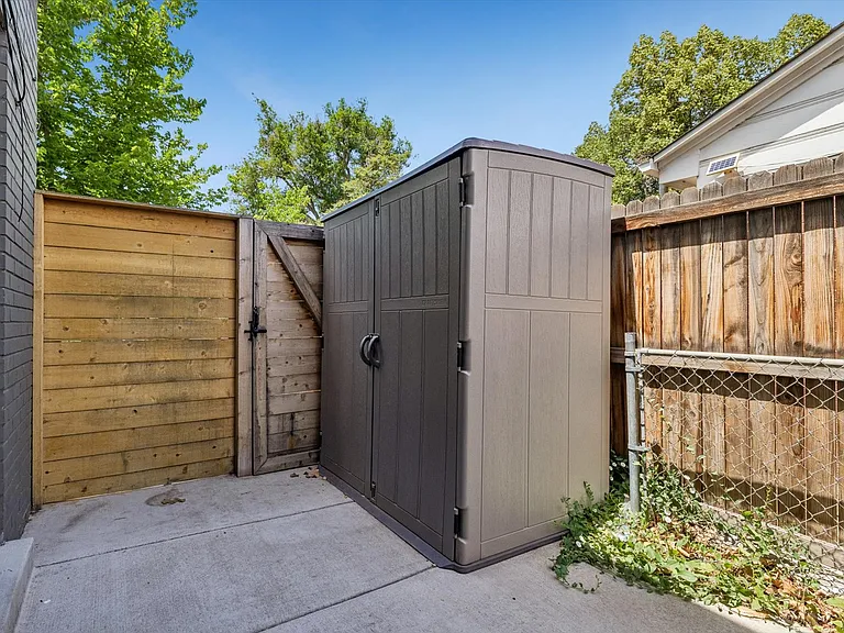 1284 S Harrison St — Photo 21