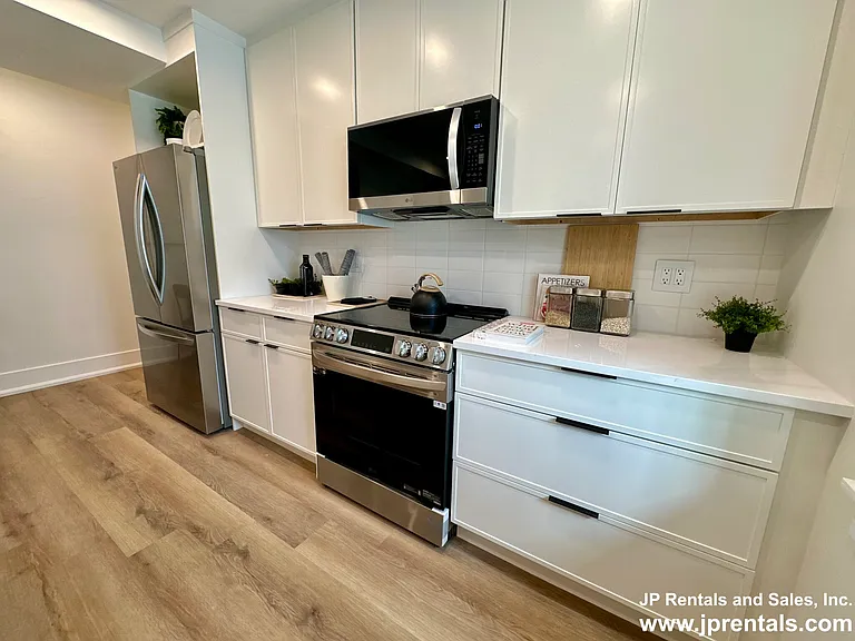 4459 Washington St #2 — Photo 4