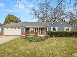 38 Ashlawn Ave, Oswego, IL 60543