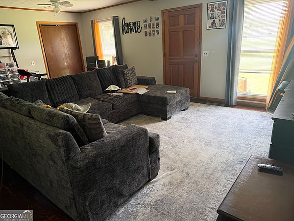 3rd image of 33 Stephens Rd