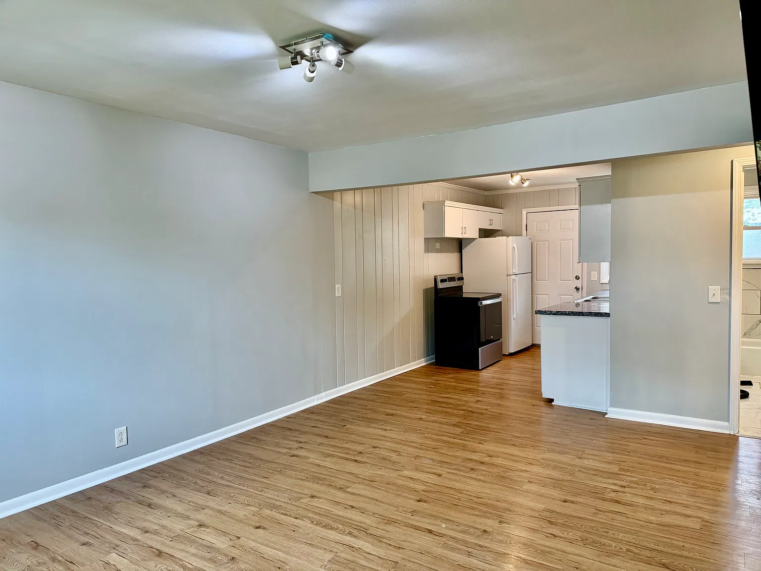 2 bed, 730 sqft, $1,350 — Photo 4