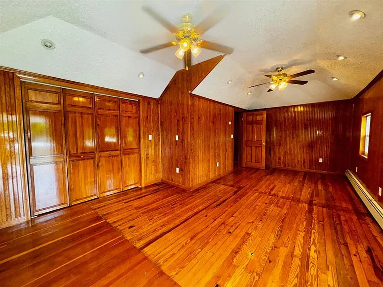 8 Lake Ave — Photo 32