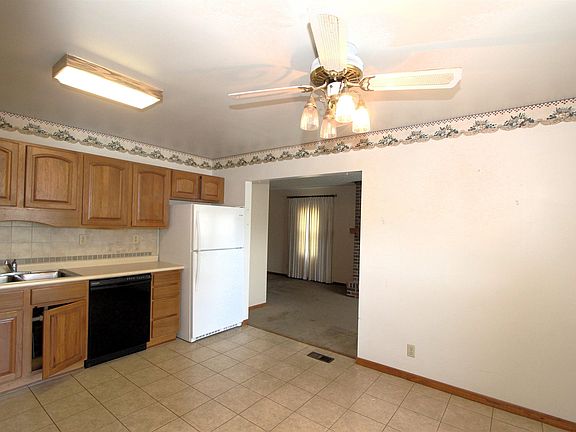 5th image of 1121 Kensington Dr