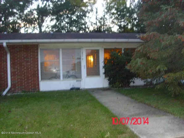 317D Coventry Ct, Lakewood, NJ 08701