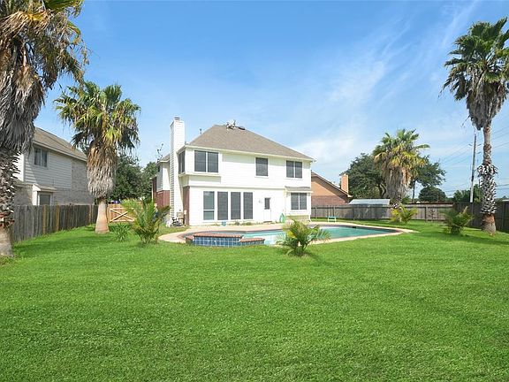 Check out this huge backyard!!