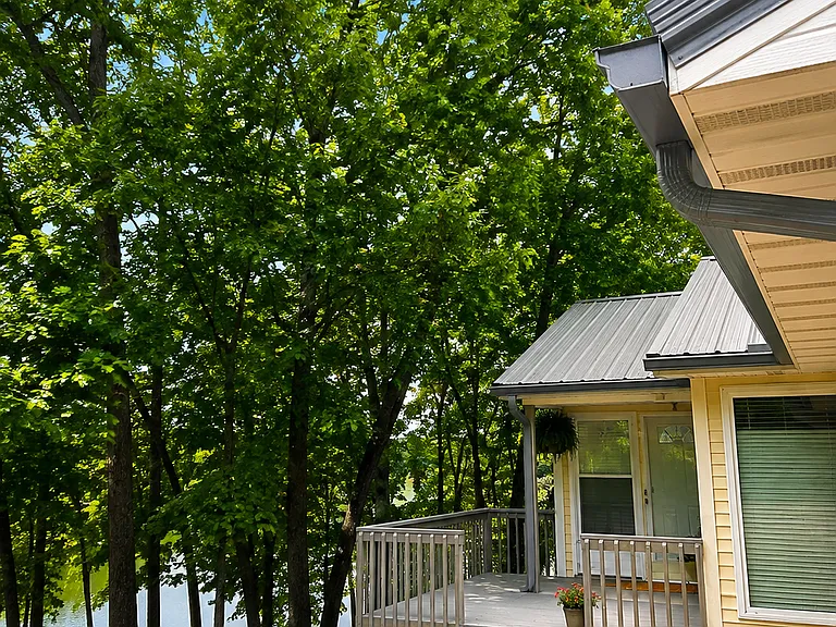 306 Scarsdale Cir — Photo 2