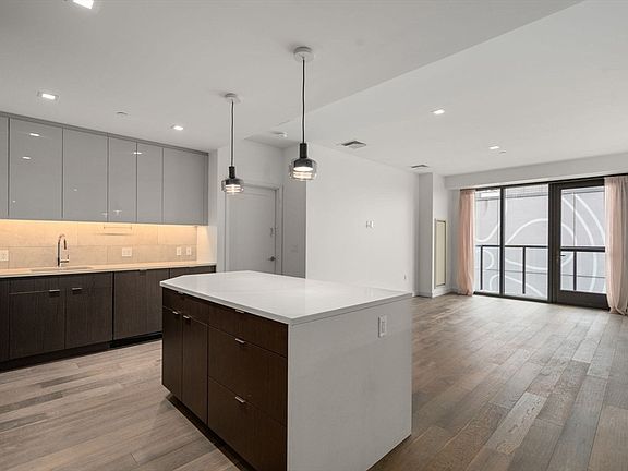 4th image of 375 Canal St Unit 611