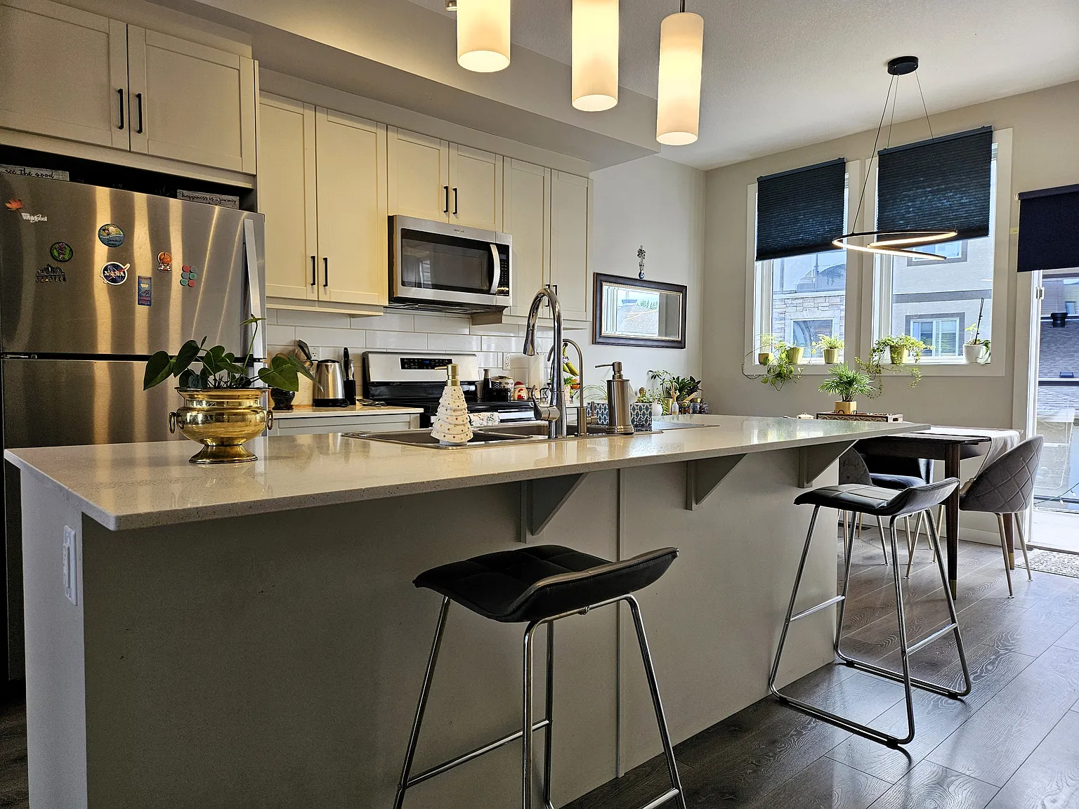 Furnished Luxury Townhouse 2 Bed 2.5 Bath Rutherford Edmonton — Photo 2