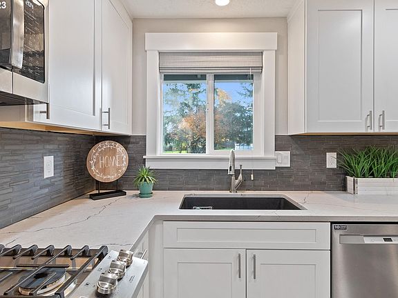 5th image of 19135 Bedford Dr
