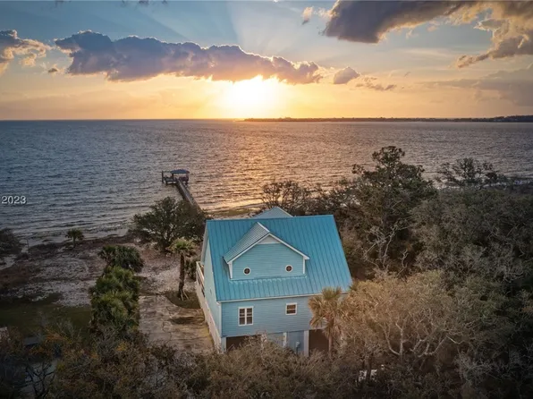 207 Sea Pines Dr, Saint Helena Island, SC 29920