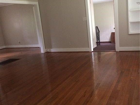 3rd image of 304 Byron Ave E