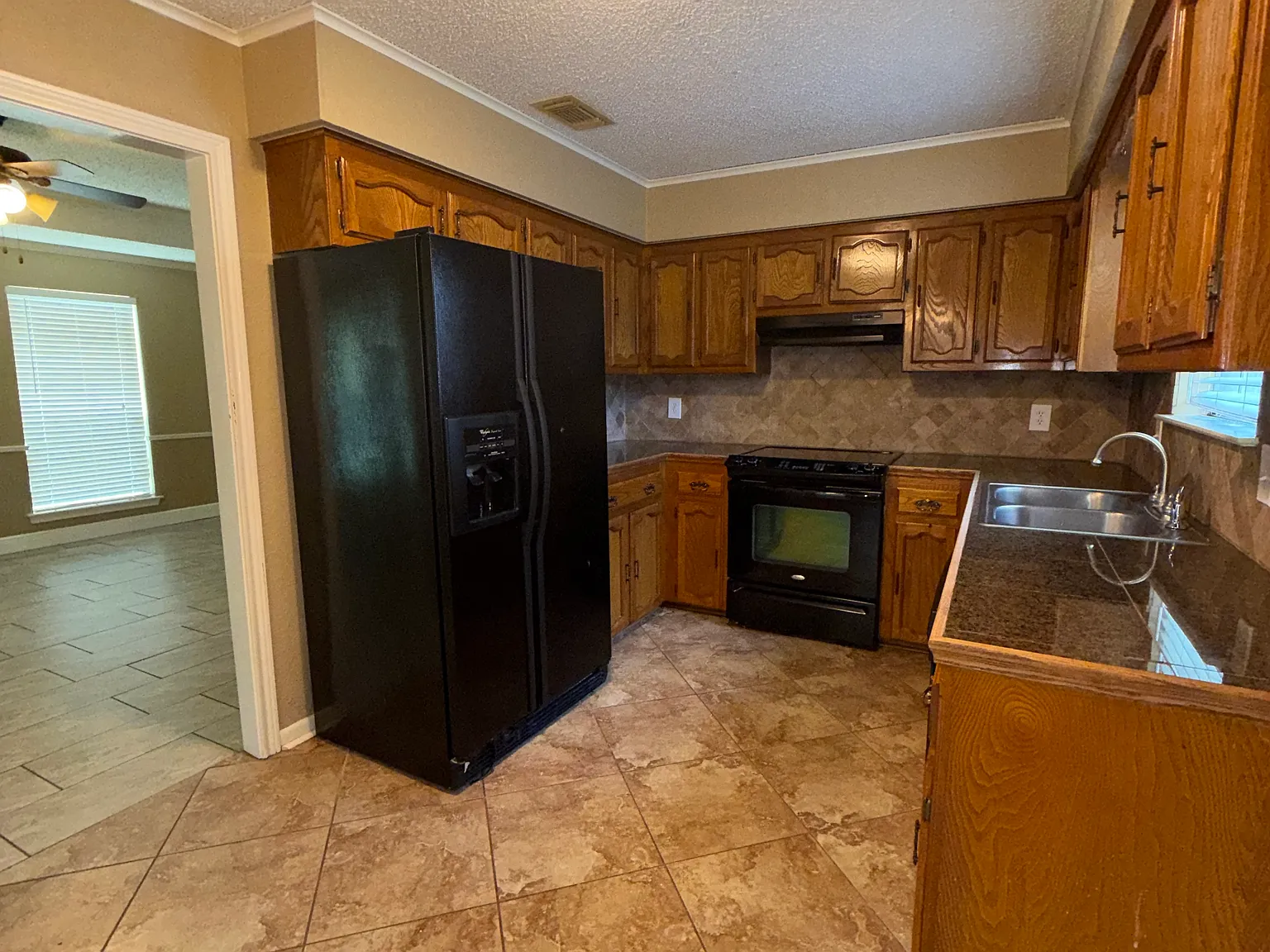 3 bed, 1285 sqft, $1,750 — Photo 4