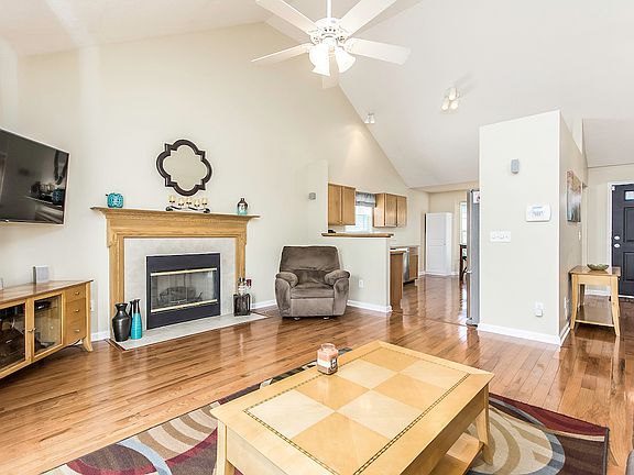 2nd image of 1142 Barlowe Run Dr