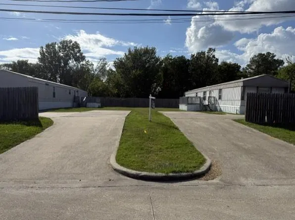3809-3811 Raccoon Dr, Baytown, TX 77521