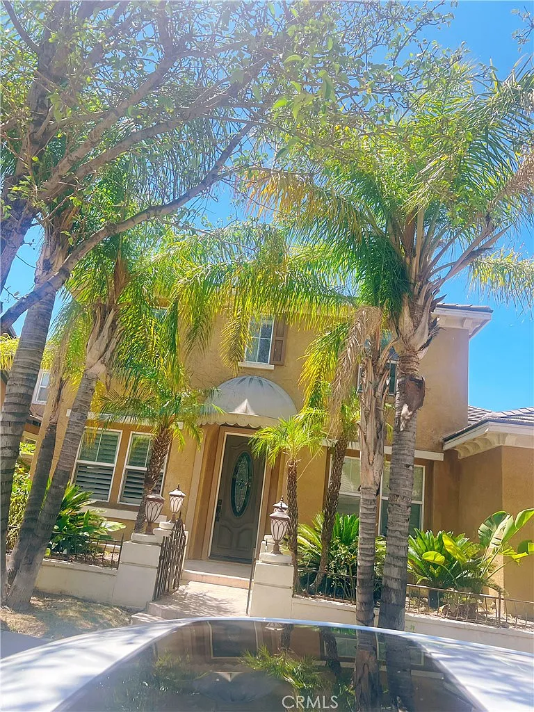 5 bed, 3479 sqft, $4,900 — Photo 2