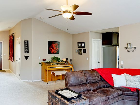 Entryway / Living Room Area